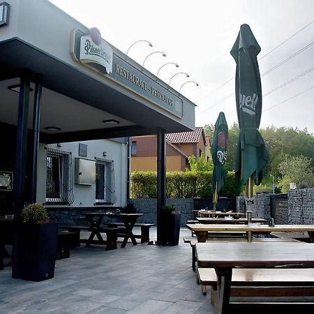 Penzion 68 Hotel Kladno Luaran gambar