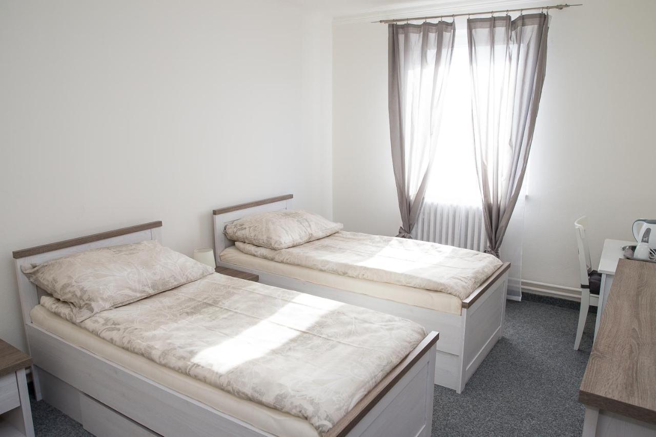 Penzion 68 Hotel Kladno Luaran gambar