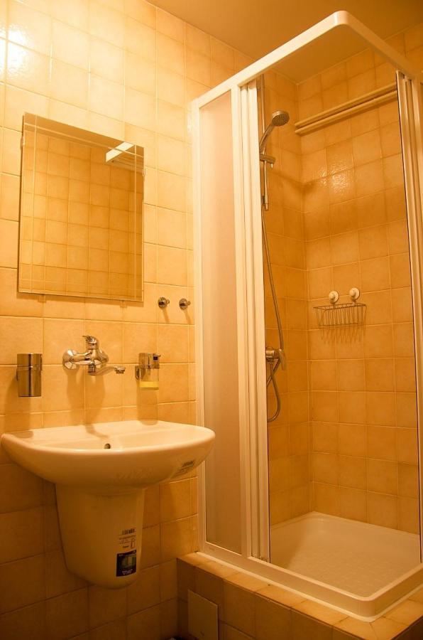 Penzion 68 Hotel Kladno Luaran gambar